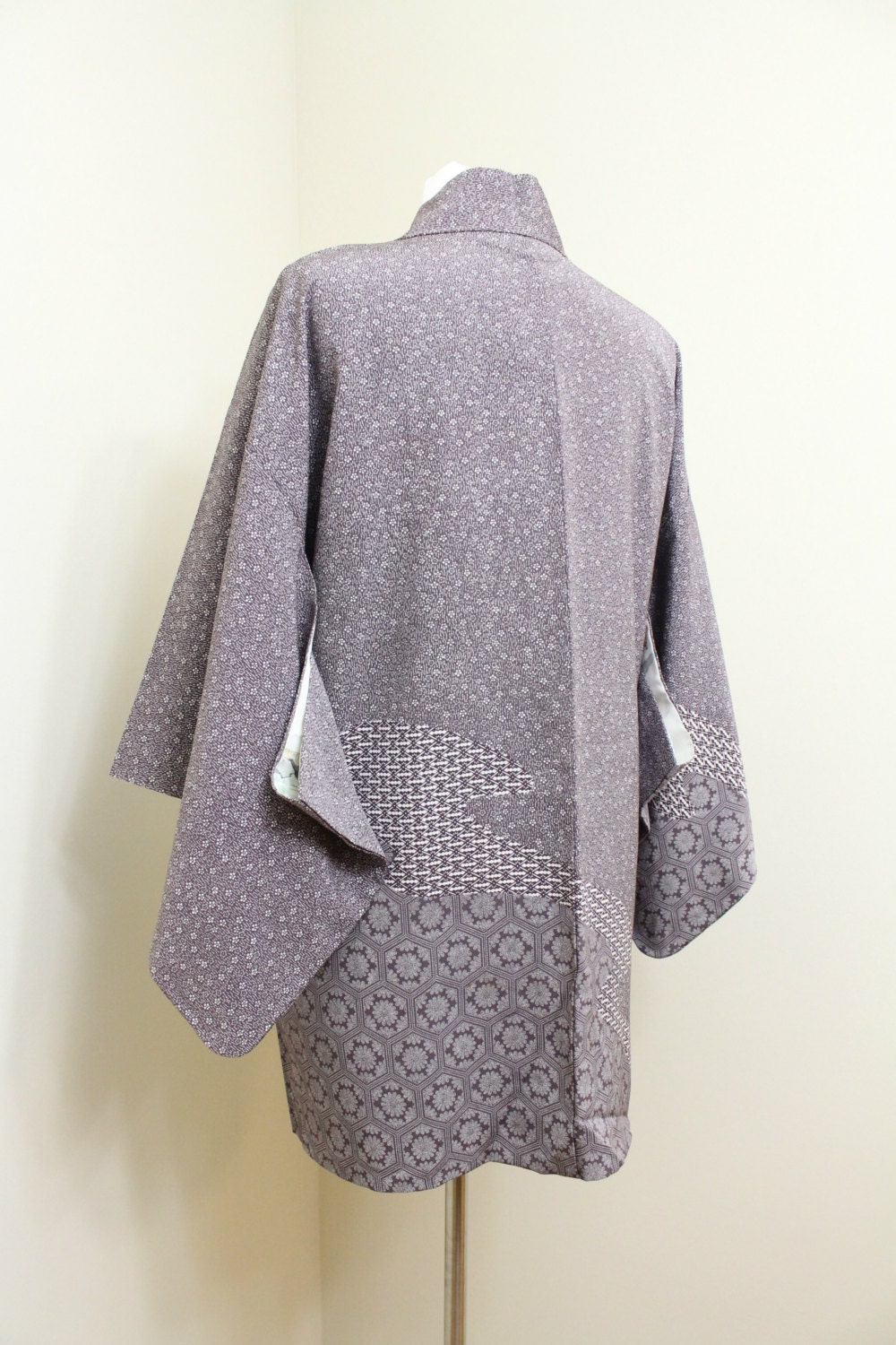 Japanese Haori Jacket. Vintage Silk Coat Worn Over Kimono. Purple ...