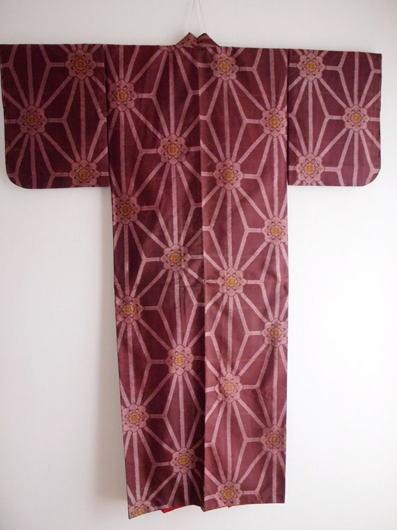 Silk pongee kimono with an Asanoha and floral patt