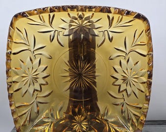 Hazel Atlas quadratische Schale aus bernsteinfarbenem Pressglas.