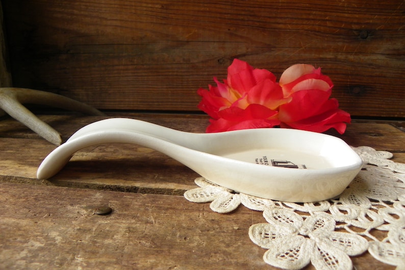 Kitchen Home Decor Tool Utensil Country USA Vintage Retro Rustic \u2022 Ceramic Glass Off White Advertisement Advertising Spoon Rest Sample