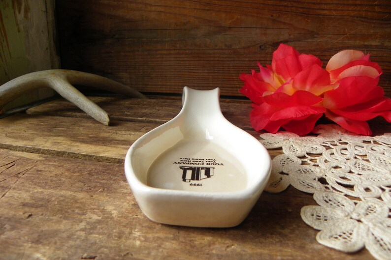 Kitchen Home Decor Tool Utensil Country USA Vintage Retro Rustic \u2022 Ceramic Glass Off White Advertisement Advertising Spoon Rest Sample