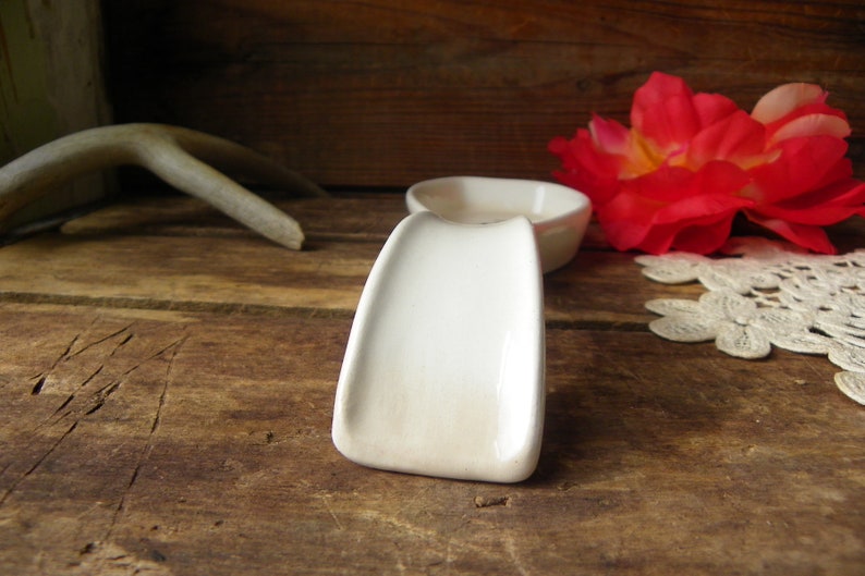 Kitchen Home Decor Tool Utensil Country USA Vintage Retro Rustic \u2022 Ceramic Glass Off White Advertisement Advertising Spoon Rest Sample