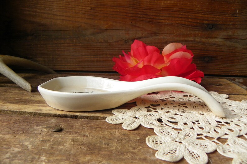 Kitchen Home Decor Tool Utensil Country USA Vintage Retro Rustic \u2022 Ceramic Glass Off White Advertisement Advertising Spoon Rest Sample