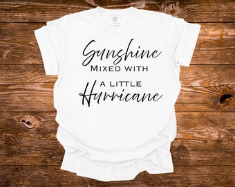 T-shirt met een vleugje zonneschijn en een beetje orkaan, gemaakt van 100% katoen in Comfort Colors.