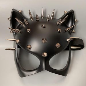 Black Spike Cat Mask: Metal Spikes, Halloween Masquerade Mask