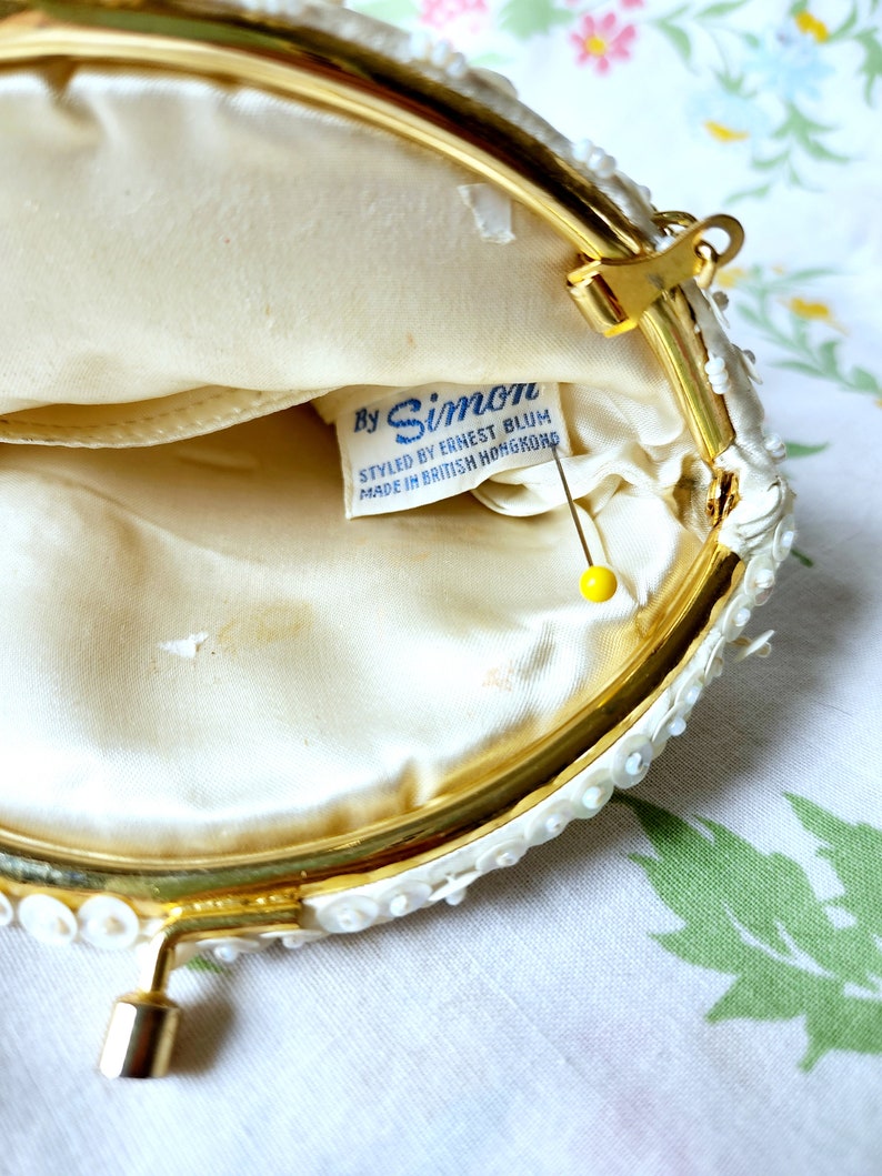 Small Beaded Purse, 1950s Purse, 50s Handbag, Beaded Bridal Clutch, Kiss Clasp Bag, Wedding Clutch, Flower Girl Gift, Vintage Gift for Bride zdjęcie 3