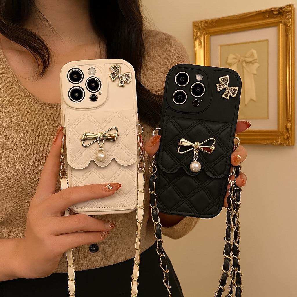 Cover GUESS Con Catena Per IPhone 12 / 12 Pro - Argento 4G Chain And Script - Protezione Antiurto E Catena Rimovibile