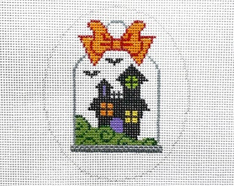 Lienzo de punto de aguja cloché de casa encantada pintado a mano por MyPinkSugarLife
