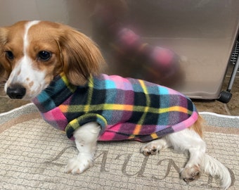 Suéter polar Brinkley Multi Plaid Mini Dachshund (medidas en la descripción del artículo)