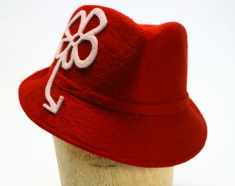 Graffiti- Rojo Castor Piel Fieltro Fedora Sombrero de Invierno con Pálido Rosa Velour Piel Fieltro Flor #WomenHats #Millinery #Winter #Winter #Penny Klein