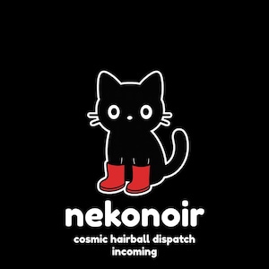 Può includere: Grafica nera con un gatto dei cartoni animati con stivali rossi. La parola "nekonoir" e il testo "cosmic hairball dispatch incoming" sono bianchi su sfondo nero.