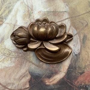 Art Deco Water Lily Stamping Pendant Piece, Vintage Tooled Solid Brass Gorgeous Bronze Natural Patina - REF 4885