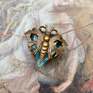 Vintage SELTENE Schmetterling Aquamarin Tschechische Glas UPCYCLED Massiv Messing Filigrane Anhänger - ref 3683