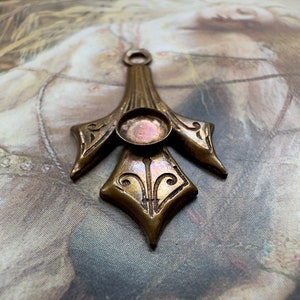 Vintage Solid Brass Bezel Pendant, Art Deco Etruscan Drop, Stones Resin Bezel Stamping 1 1/4&quot; - REF 4282