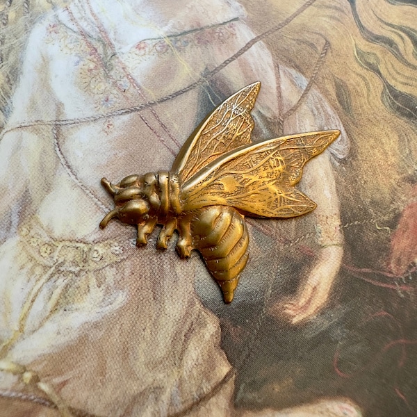 Vintage Rare Very Old Solid Brass Art Deco Bee Honey-Bee Bold Raised Pendant Findings Stampings Decor - REF 4145