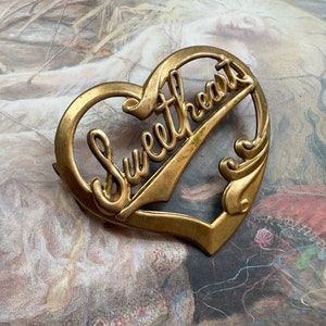 Vintage RARO Grande Vecchio Ottone Traforato Filigrana Cuore Ciondolo Risultati Stampings Repousse 2" - RIF 4187