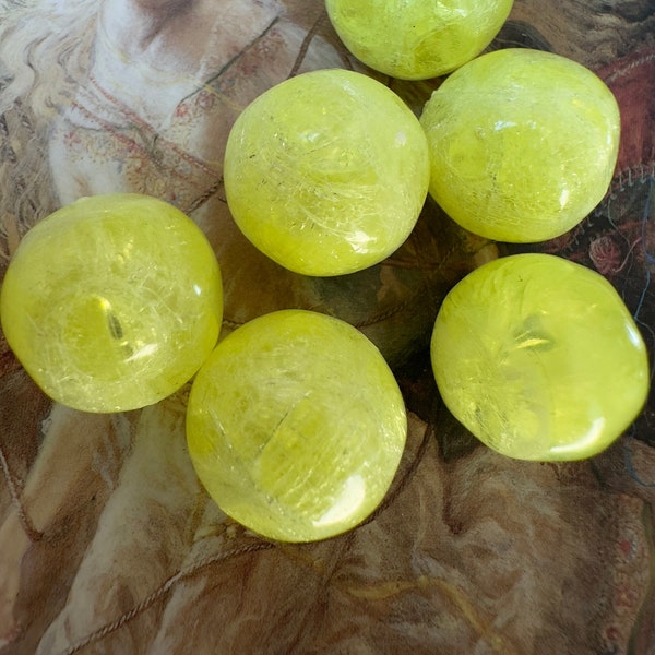 6 Vintage LUCITE Beads, Vibrant Lemon Yellow Lucite Beads, Rare Crackle Swirl Beads New-Old-Stock - REF 3945