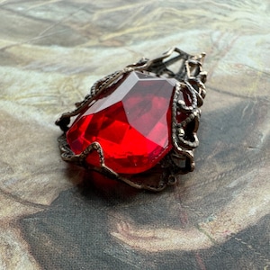 Vintage RARE Gorgeous Red Faceted Czech Glass UPCYCLED Solid Brass Filigree Pendant - REF 2736