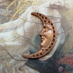 Vintage SELTENE alter Messing Mann im MOND Art Deco Pave Anhänger Zubehör Stampings 1 1/2 ”- ref 4129
