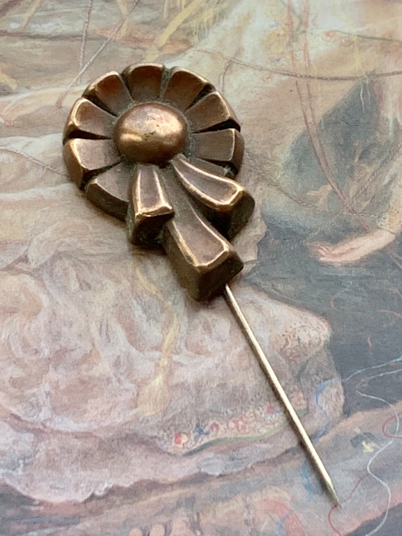 Vintage Ribbon Wreath OLD Stock Solid Brass Deco DECO Motif Original Stick Pin REF 439