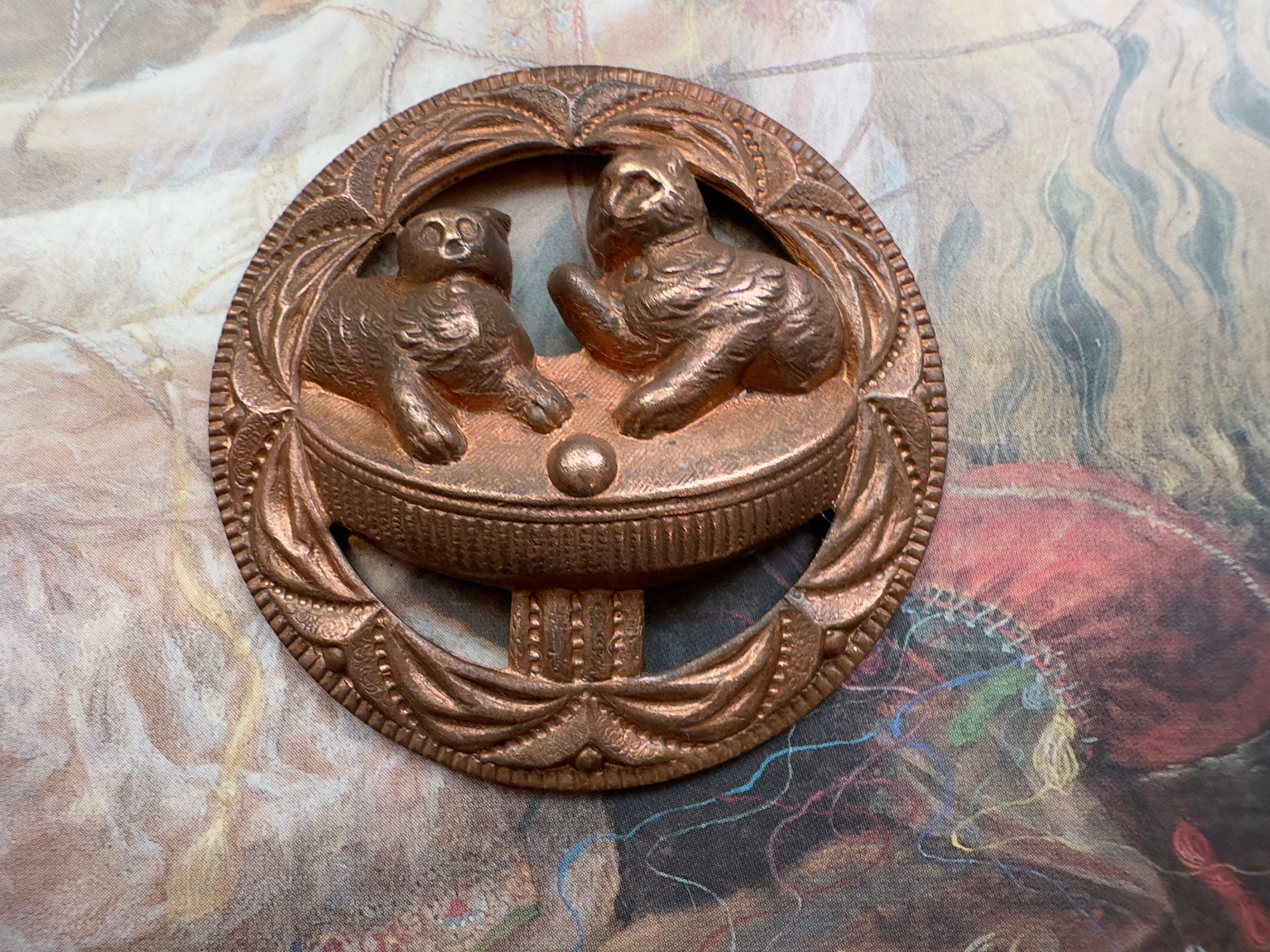 Vintage Rare Very Old Solid Brass Deco KITTIES Kittens KITTY Yarn Bold Raised Pendant Findings Stampings Decor - REF 4183