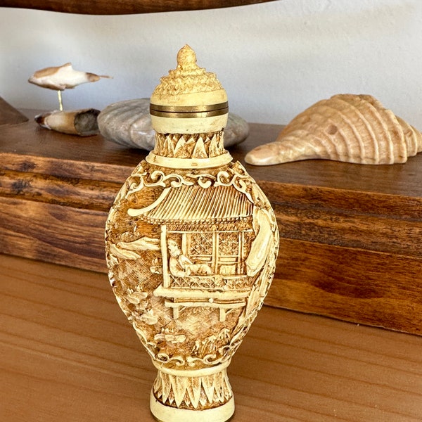 Vintage Snuff Bottle Lacquerware Ivory Resin Qianlong Mark, Carved Figures Pagoda Mountains Offering New-Old-Stock - REF 3028