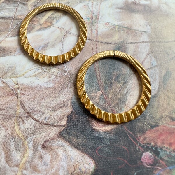 2 Vintage Old Solid Brass Detailed Hoop Ring Pendants Findings Stampings For Earrings Necklaces Bracelets - REF 3636