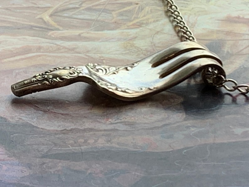 REF 443 Vintage Ornate Twisted FORK SILVERWARE Spoon Jewelry Pendant 20 Necklace