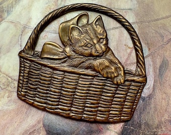 vintage chaton dans un panier en laiton massif, noeud de chaton, pendentif chaton, décoration estampée Finding 1 1/4" - REF 5364