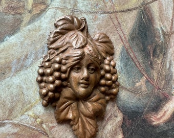 Vintage Art NOUVEAU Diosa Mujer Niña Uva Vibe Old Tooled Solid Brass Colgantes Piezas Hallazgos Estampados para Collar Pulsera - REF 3032