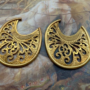 2 Vintage Ornate Etched Brass Stampings Pierced Brass Pendants Findings Stampings Gorgeous - REF 3171