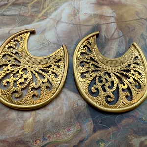 2 Vintage Ornate Etched Brass Stampings Pierced Brass Pendants Findings Stampings Gorgeous - REF 3171