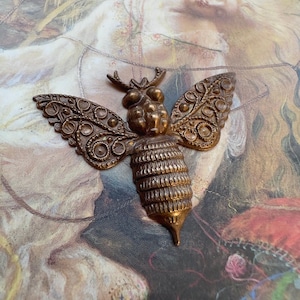 Vintage Art Deco Bee Old Solid Brass Pendant Pieces Findings Stampings For Necklace Bracelet Earrings - REF 3870