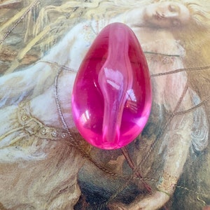 Vintage 1970s LUCITE Large Bead Vogue Fashion Vibrant Fuchsia Pink Smooth New-Old-Stock Never In Circulation - REF 3921