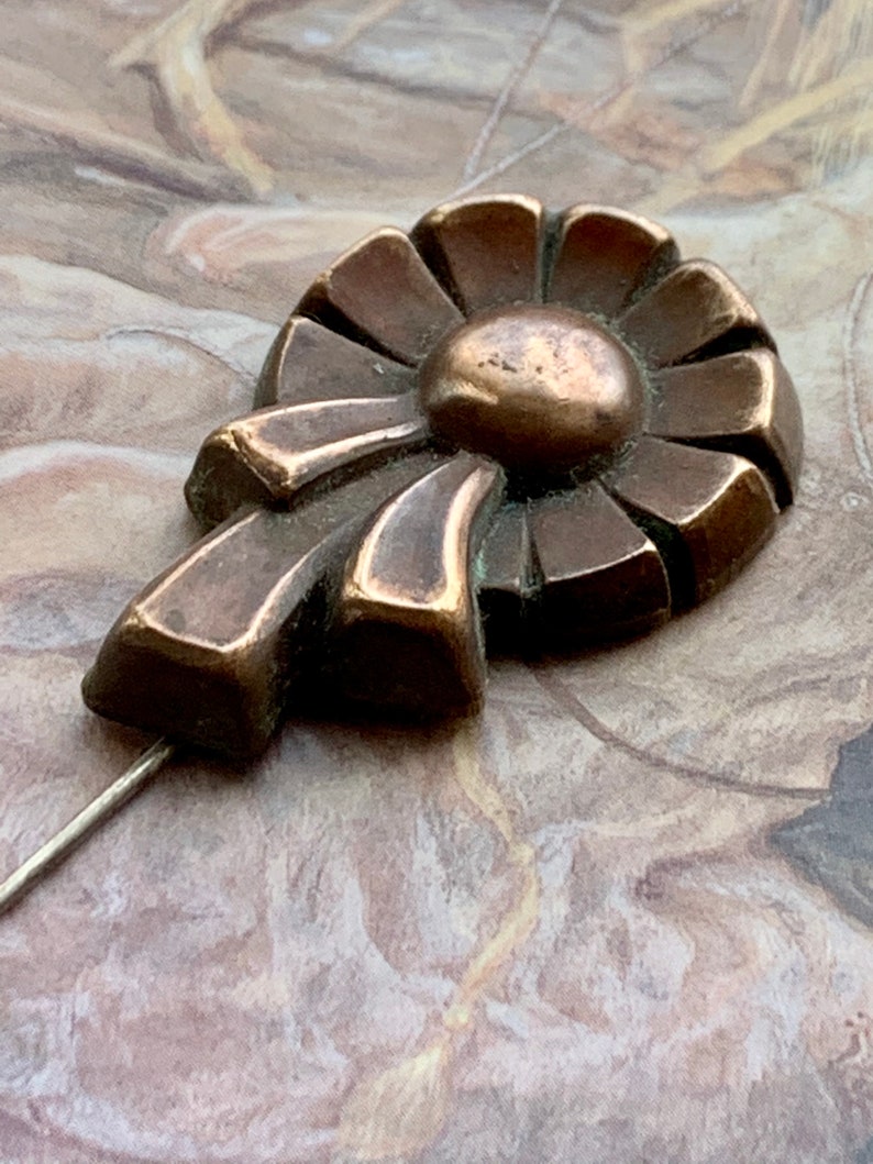 Vintage Ribbon Wreath OLD Stock Solid Brass Deco DECO Motif Original Stick Pin REF 439