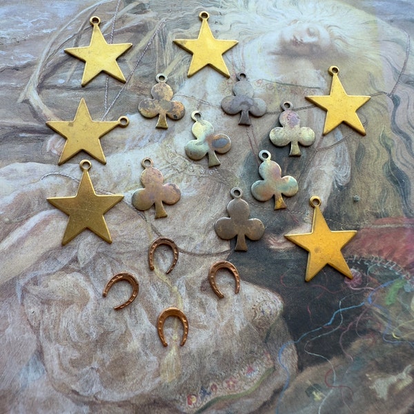 16 Vintage Old Solid Brass Stars Clovers  Horseshoe Lucky Charm Pendants Pieces Findings Stampings For Necklace Bracelet - REF 2892