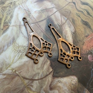 2 Vintage Rare Art NOUVEAU Drops Old Solid Brass Pieces Finding Stampings Earrings Pendants - REF 4153