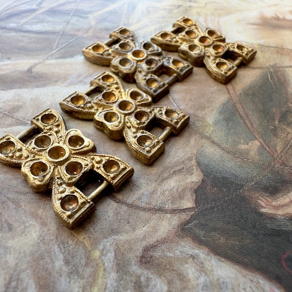 4 Vintage Old Solid Brass Connectors Pieces Findings Stampings For Necklace Bracelet Pendants - REF 2811