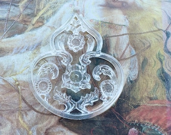 Vintage LUCITE Wow Deco Ornate Open-work Pendant Drop, Vogue Fashion Clear Smooth New-Old-Stock, Uncirculated - REF 2945