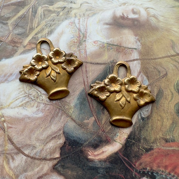 Vintage OLD Brass Flower Basket Beautiful PENDANT Pieces Findings Stampings - REF 3413