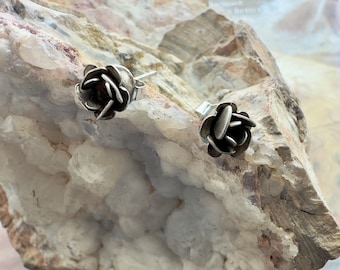 MIRIAM HASKELL Vintage Old Silver Plated Filigree Roses Earrings - REF 3188