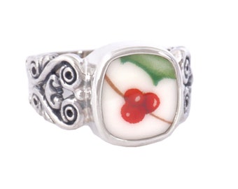 SIZE 8 Broken China Jewelry Holiday Holly w/ Berries Carved Sterling Ring