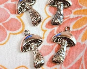 Mushroom Charms 6 pcs - Forest Charms - Mushroom Pendant - Nickel Free Charms - Antique SIlver Charms - Miniature Charms - Metal Charms