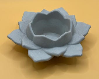 Gladde grijze betonnen lotuskom | Zen plantenbak voor vetplanten | Modern kantoor- of plankdecor