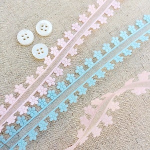 Nastro bordato a margherita. Ritaglia il nastro della margherita. Nuovo nastro per bambini. Decorazione baby shower. Nastro estivo di artigianato.