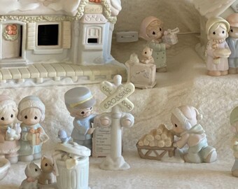 Precious Moments Sugar Town - Train Station - Sam Conductor 150169 - Railroad Sign 150177 - Luggage Cart 150185 - Retired figurines