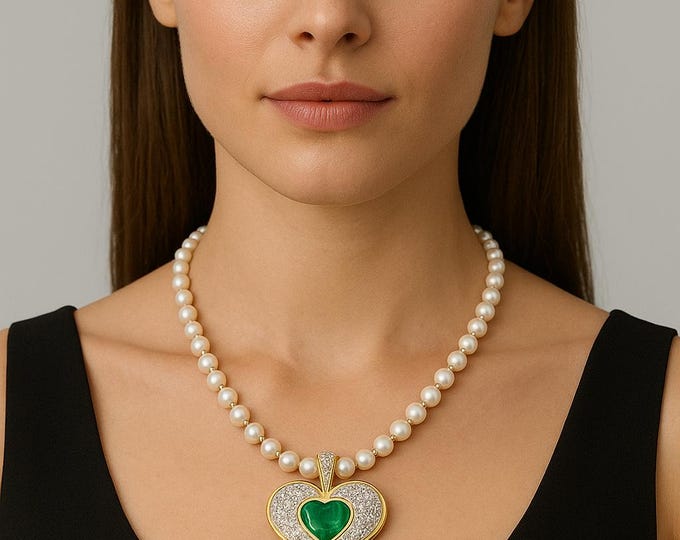 Luxury  Pre-Owned 18K White Gold Heart Emerald Pendant with Brilliant Cut Diamonds Pearl Necklace Emerald Diamond Pendant