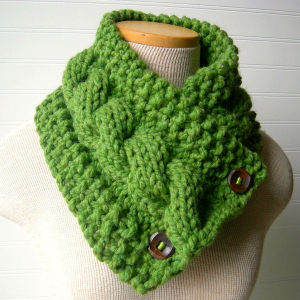 Green Chunky Knitted Scarf, Button Cowl Neckwarmer, Fall Winter Fashion