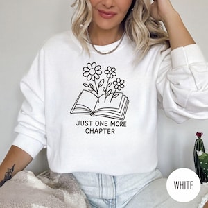 Book Lover&#39;s Sweatshirt, Just One More Chapter, Cozy Reading Crewneck, Literary Apparel, Perfect for Bookworms, Bookish Aesthetic Gift