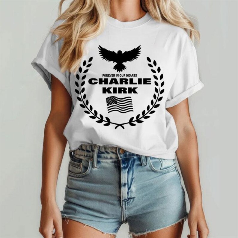 T-shirt Homme « Forever In Our Hearts » Hommage à Charlie Kirk - 100% Coton - Coupe Classique